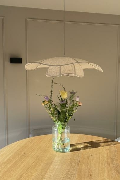 hanglamp Agir van Kwantum boven een eettafel
