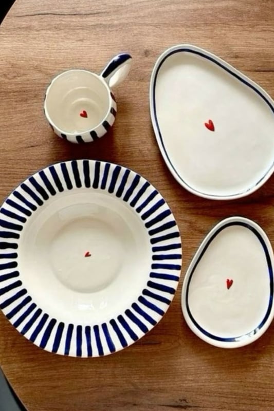 Inspiratie tekenen op porseleinen servies met Edding stiften
