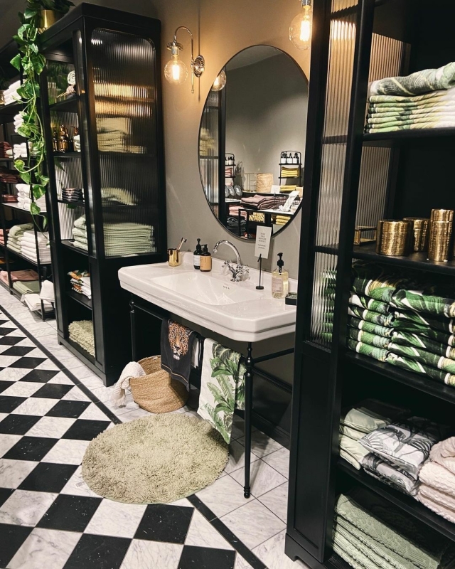 Woonwinkels in Amsterdam: H&M Home winkel