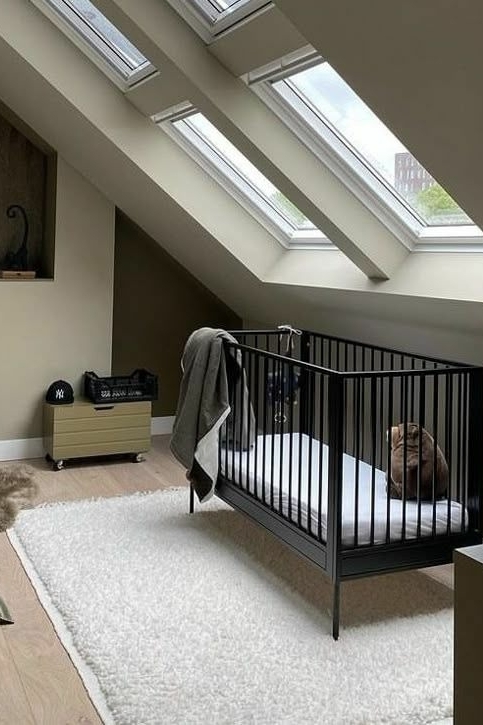 babykamer met schuin dak inspiratie