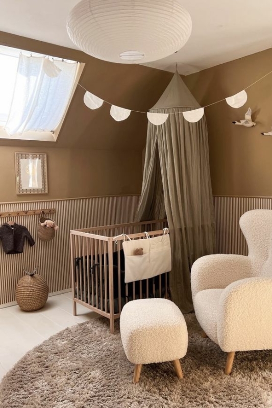 Beige babykamer met aardetinten