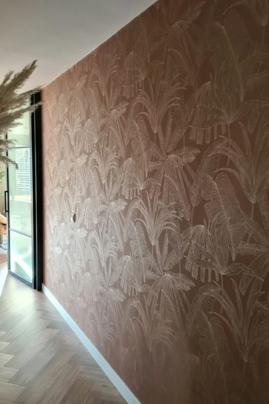 Botanisch behang voor een frisse hal