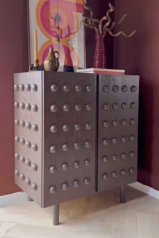 IKEA Ivar kast DIY met donkere beits en halve bollen