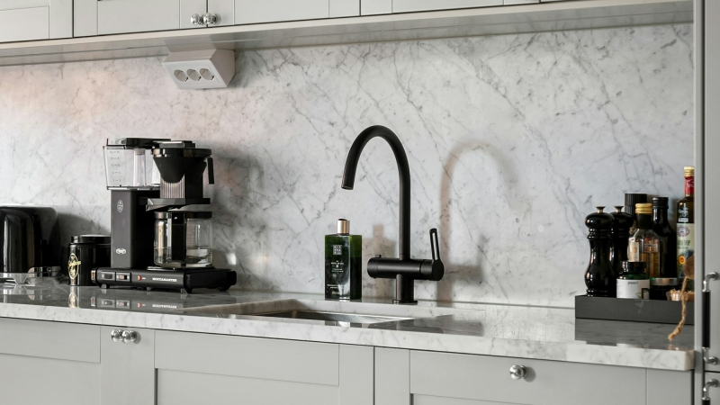 marmeren keukenblad in moderne keuken