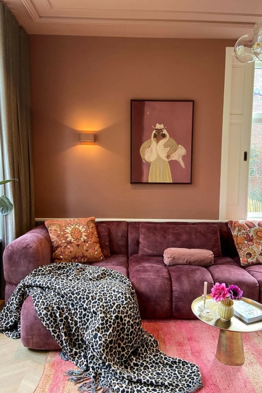 warme woonkamer kleur: Real Plum van Flexa