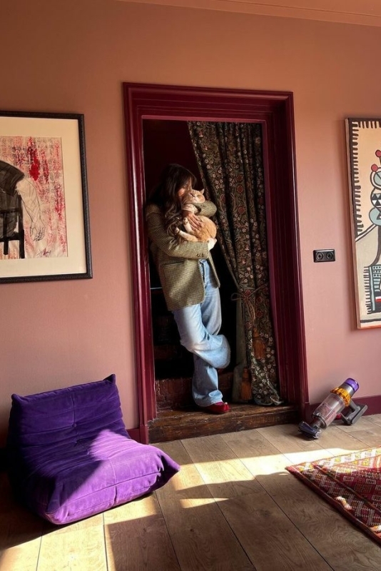 warme woonkamer kleur: Sulking Room Pink van Farrow & Ball