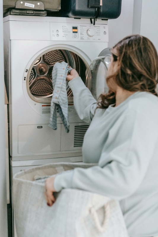 wasmachine en droger boven elkaar zetten