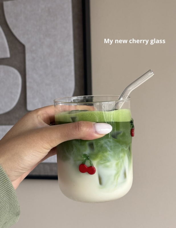 Glas met kersen Glas met kersen