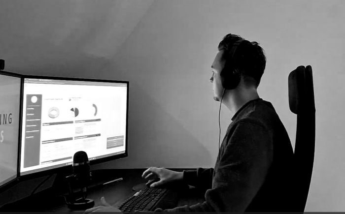 Nick die onderzoek doet naar de beste brokers voor beleggen in ETF's