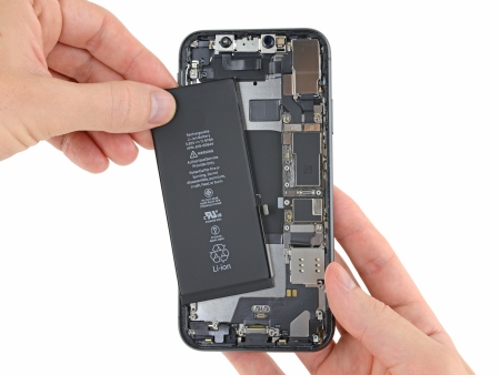 iPhone 11 waarvan de batterij wordt vervangen