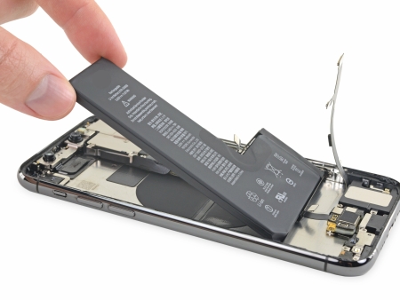 iPhone 11 Pro waarvan de batterij wordt vervangen