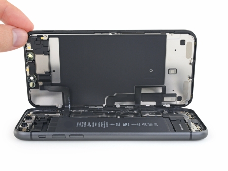 iPhone 11 waarvan het scherm wordt gerepareerd