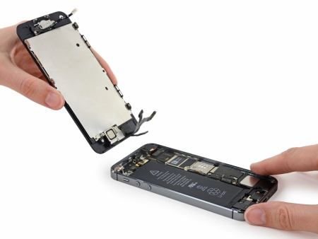 iPhone 5s waarvan het scherm wordt gerepareerd