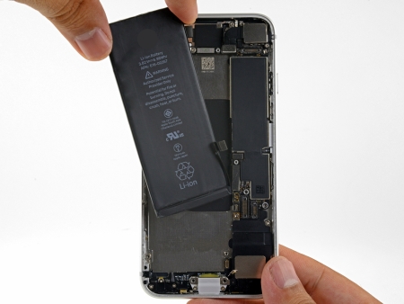 iPhone 8 waarvan de batterij wordt vervangen