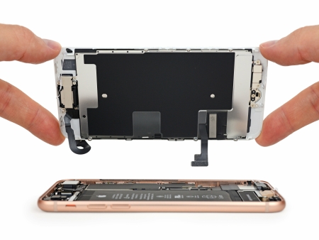 iPhone 8 waarvan het scherm wordt gerepareerd