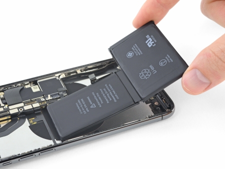 iPhone X waarvan de batterij wordt vervangen