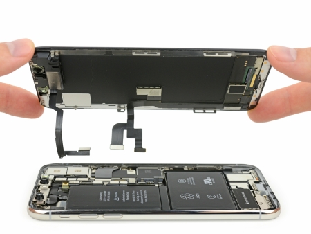 iPhone X waarvan het scherm wordt gerepareerd