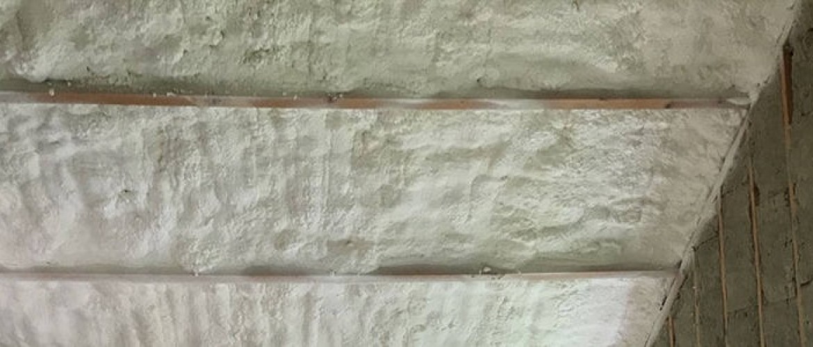 Verschil gespoten Purschuim en Icynene
