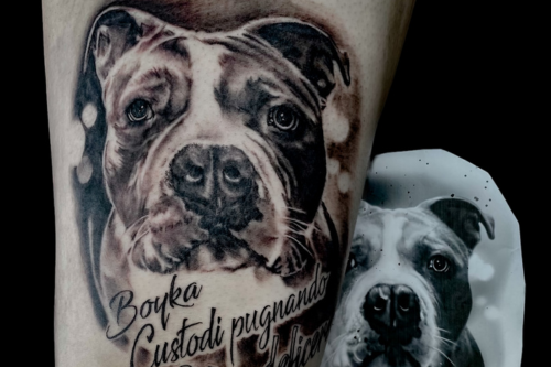 Black & grey realisme tattoo van hond