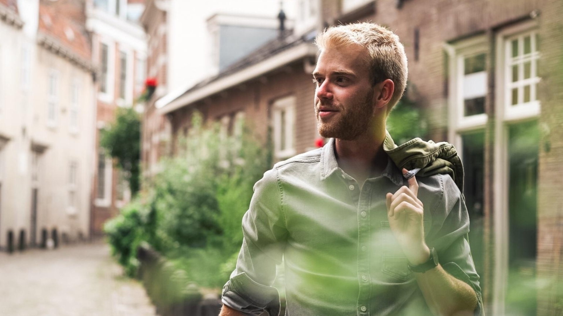 Jelrik Stevens als VA