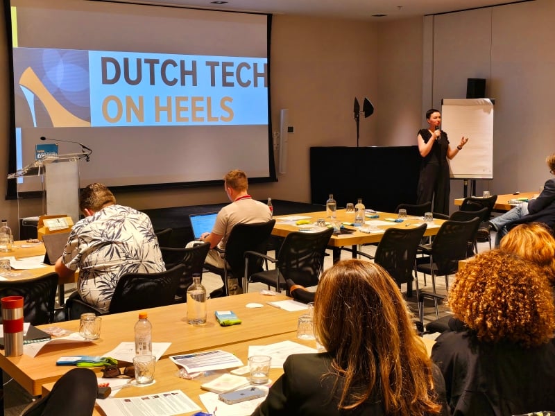 Op 22 mei vond het CompTIA Benelux-event plaats in Utrecht, waar de lancering van de Podcast DutchTechOnHeels, een belangrijk initiatief voor vrouwen in de techindustrie, plaatsvond. Jennifer Delano lanceerde de podcast.