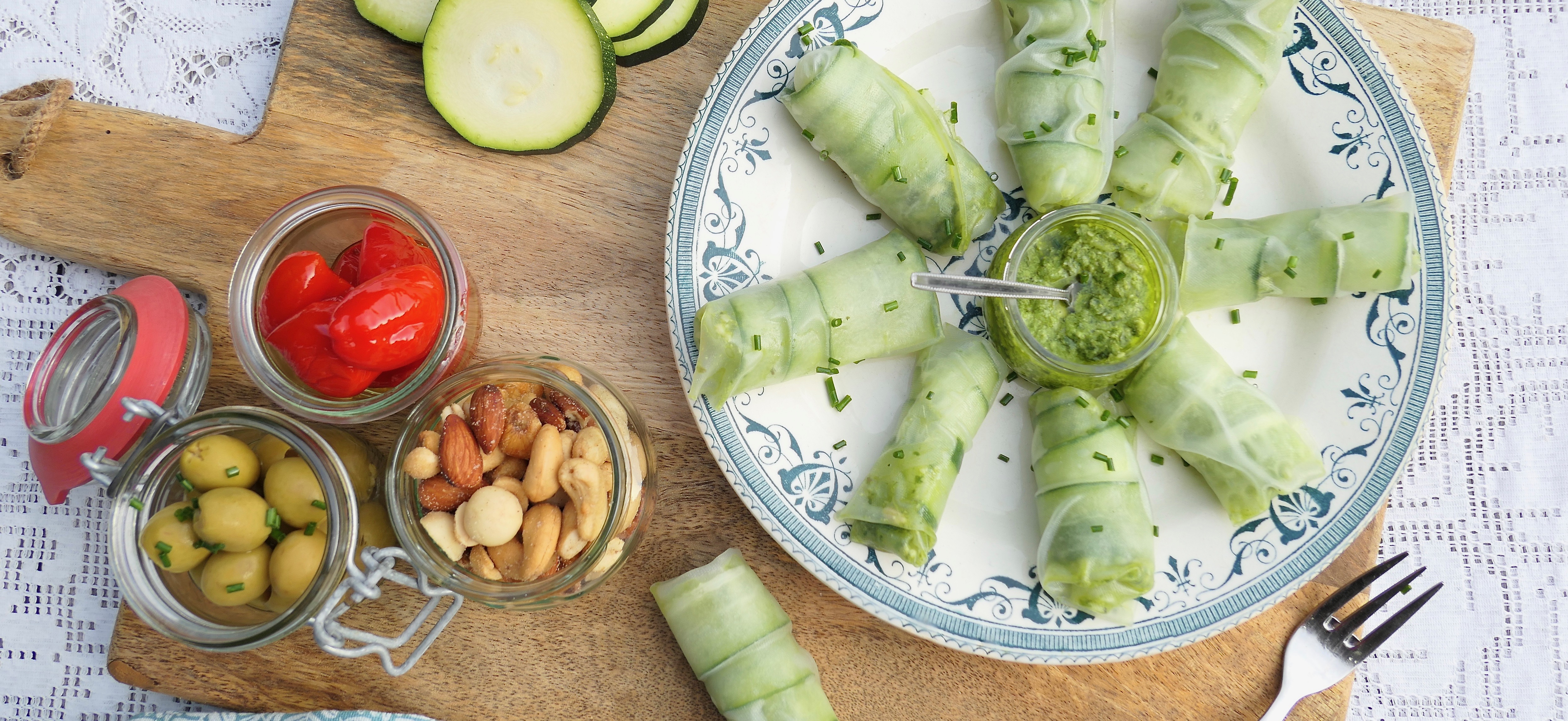 Komkommer- pestorolletjes - recept