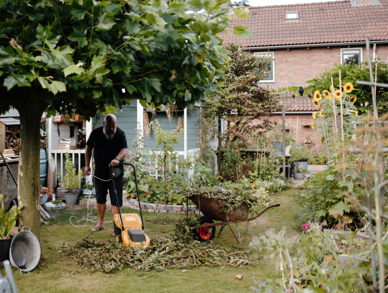 mulchen met gras takken houtsnippers