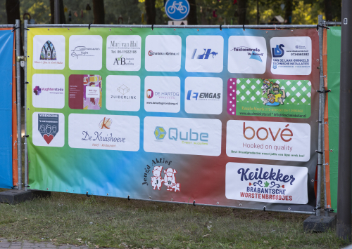 JA Banner ingang terrein