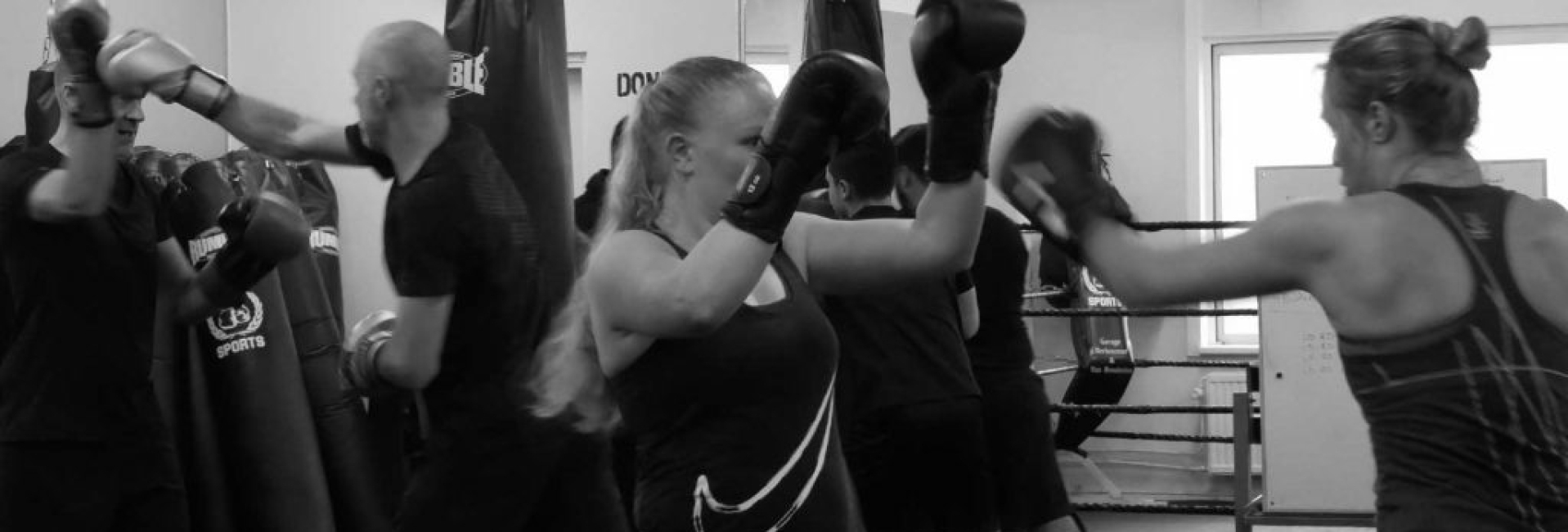 JKE Challenge group training kickboxing