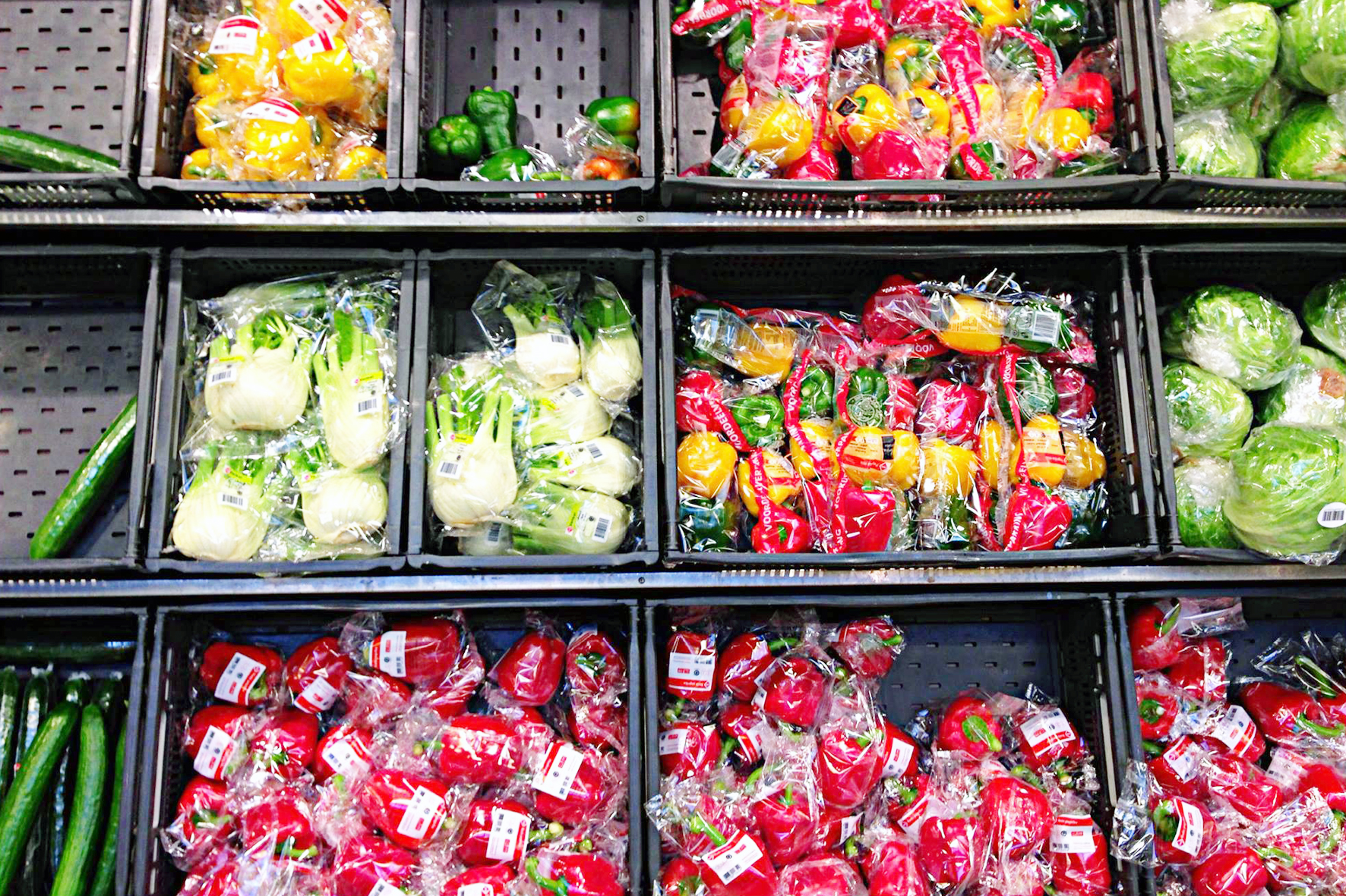 Supermarkt plastic groenten- Remco Moen©