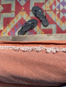 slippers in kleurrijk buiten