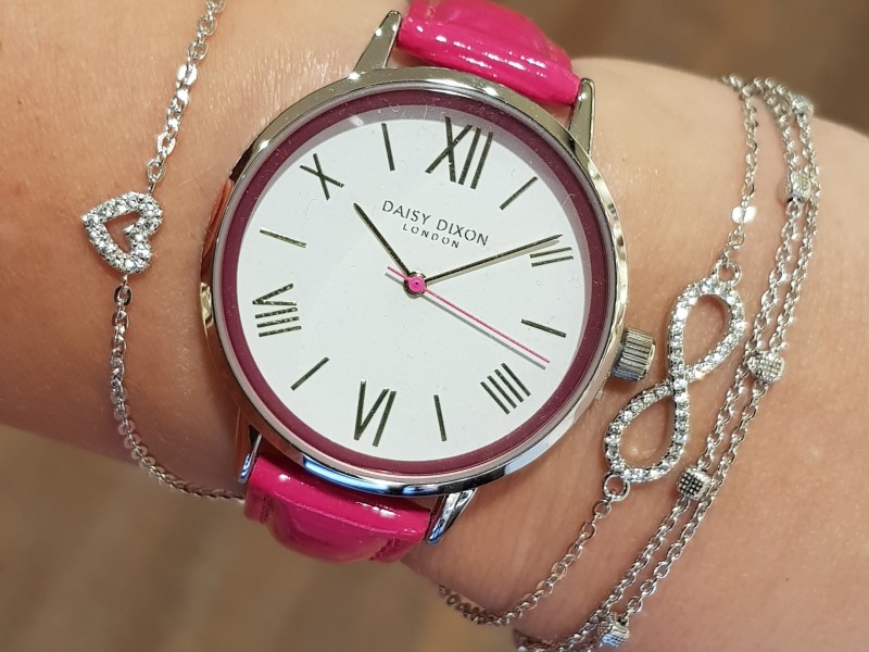Daisy Dixon horloges zijn vrolijk, kleurrijk, anders en héél betaalbaar. Vanaf € 49,-. Een grote collectie bij Juwelier Leguit.