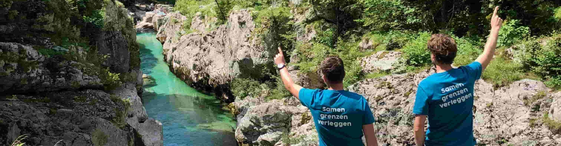 Helder blauw water in de Soca gorge