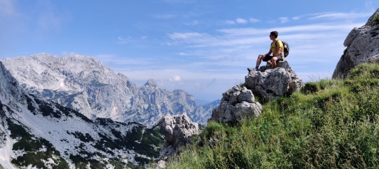 Julische Alpen Uitzicht met Kaaiman reiziger