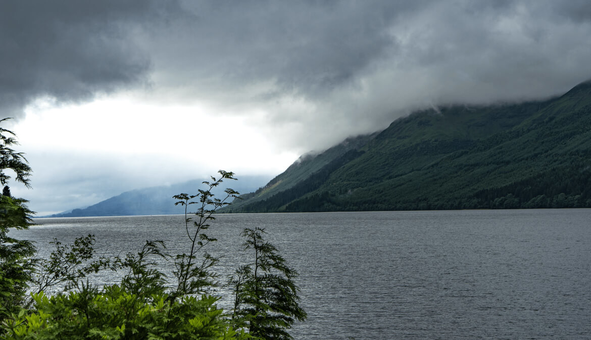 Het meer van Loch Ness in Schotland