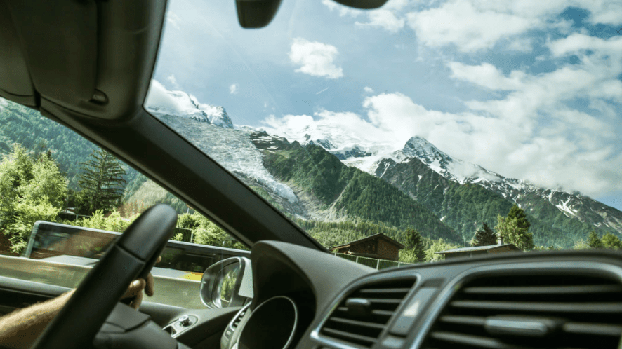 Roadtrip Zwitserland Uitzicht vanuit busje
