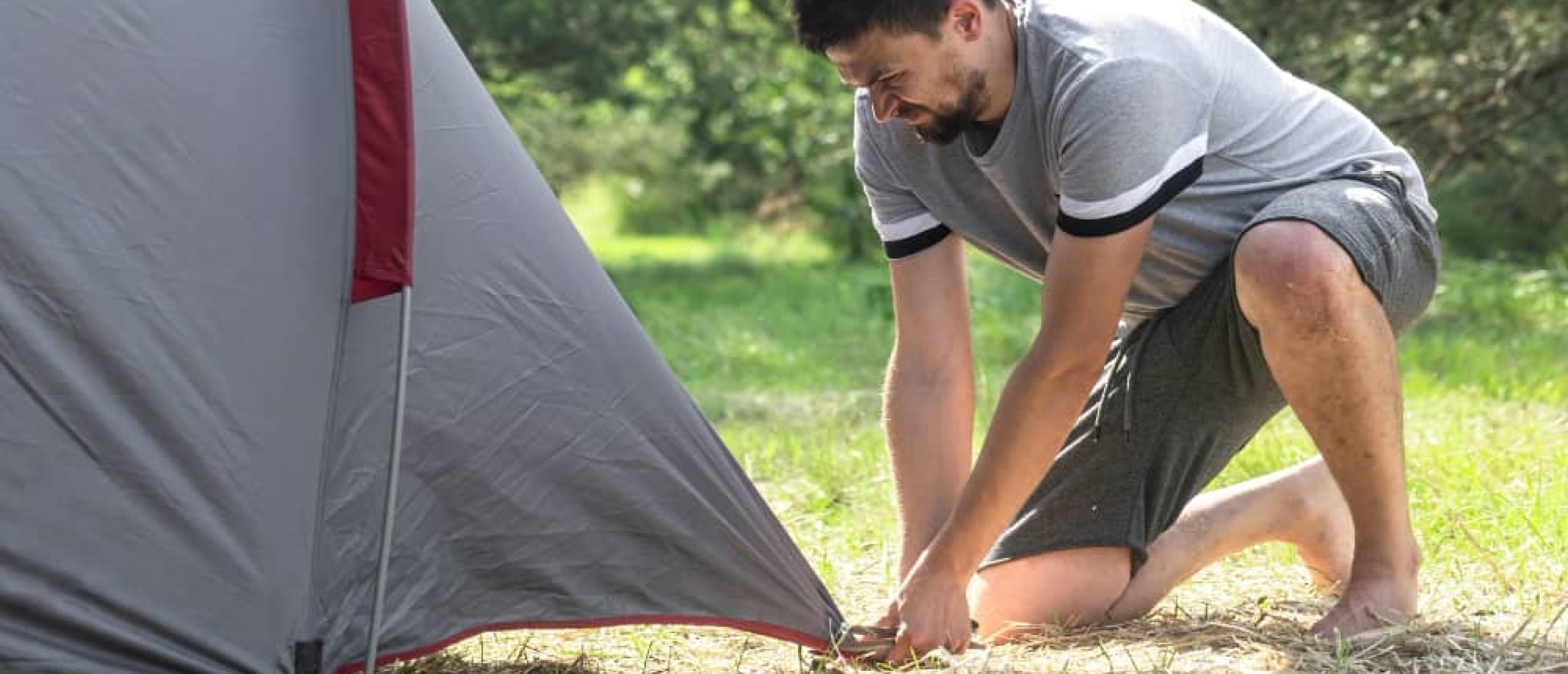 Welke kant tent opzetten? - Een complete gids voor het opzetten van een tent