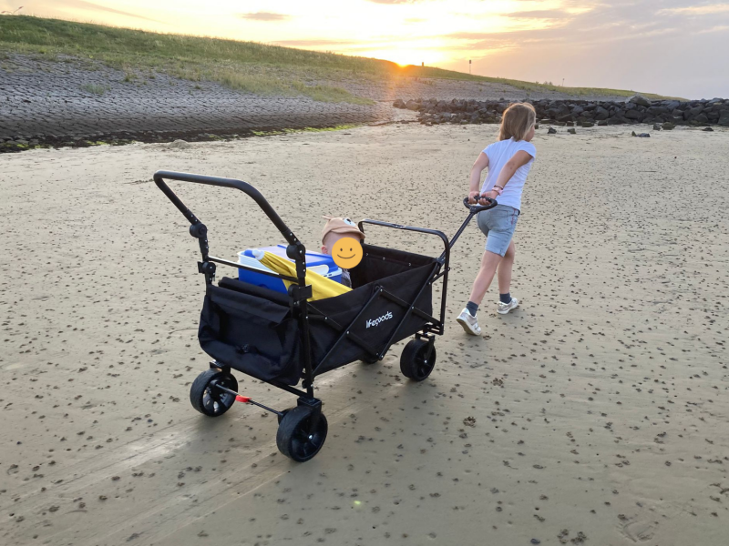Lifegoods 120kg bolderkar testen op het strand