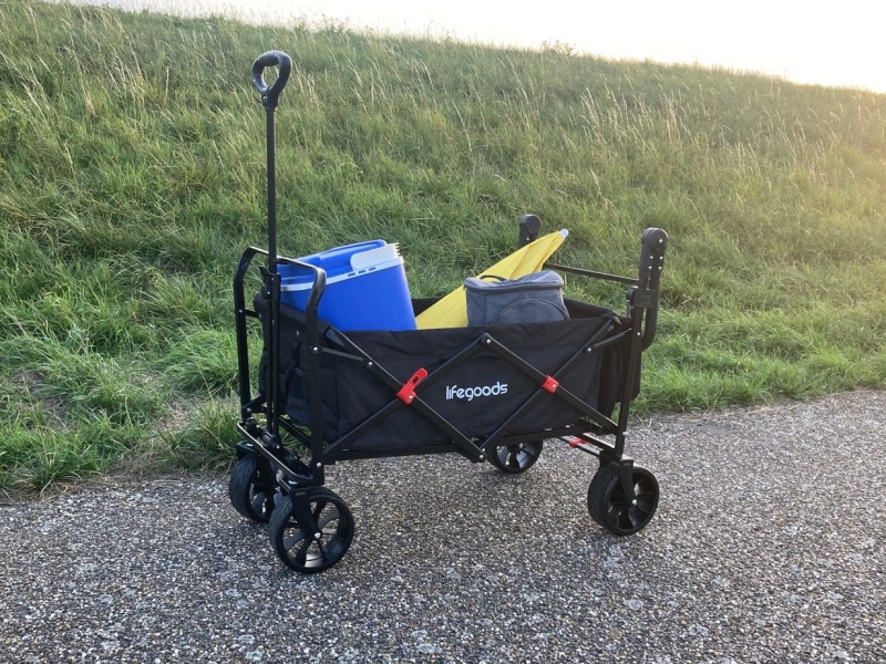 Lifegood opvouwbare bolderkar testen op asfalt voor review