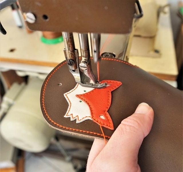 Marieke creation applique a fox from scraps on a leather wallet