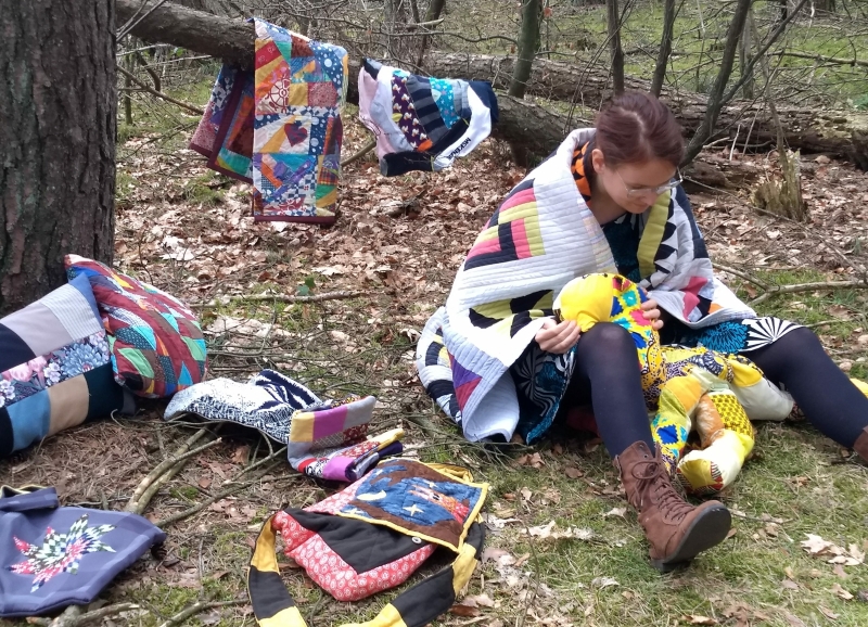 Sustainable Quilter Rianne in forest with quilts