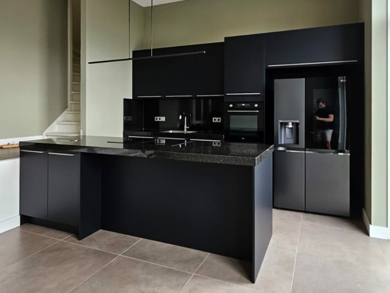 silky-mat-black-keuken-wrappen