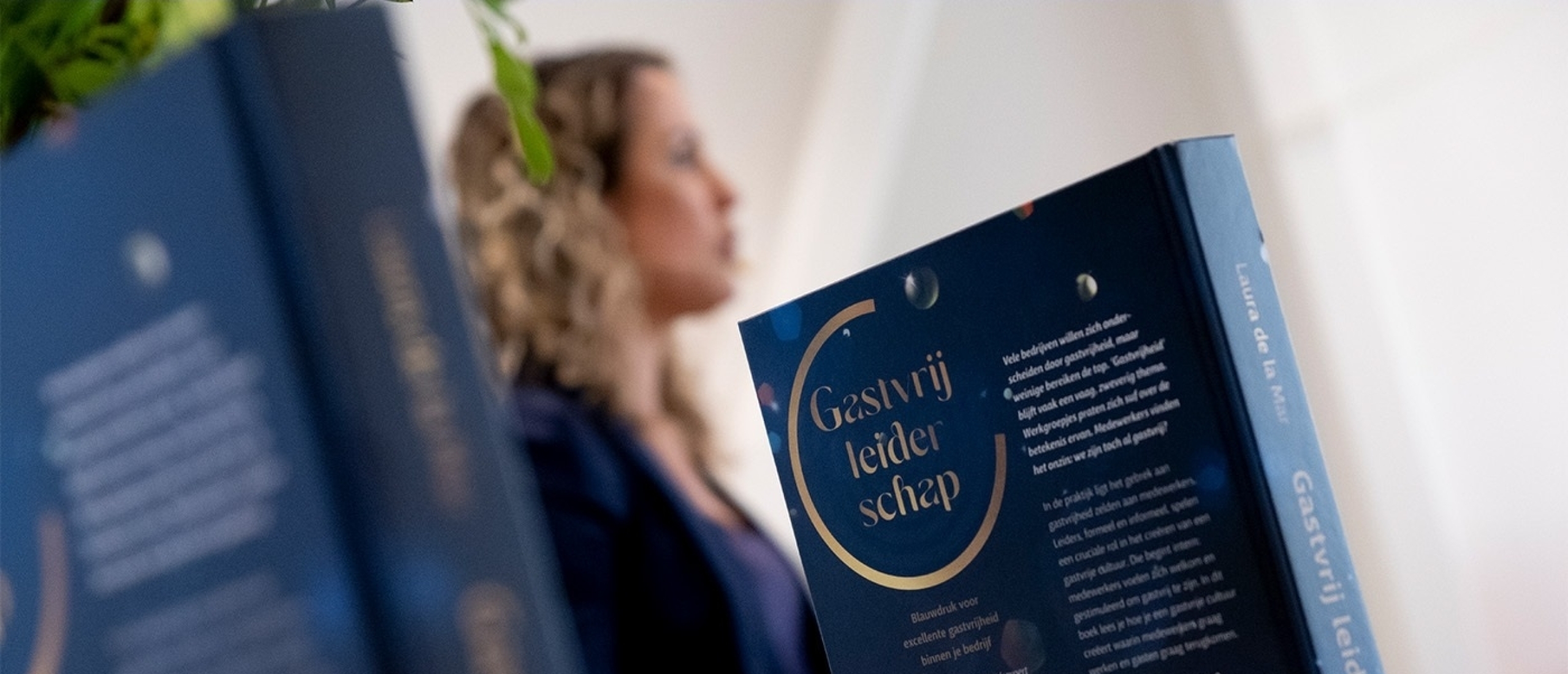 Laura de la Mar tijdens de KSF Inspiratiedag 2025 over gastvrij leiderschap