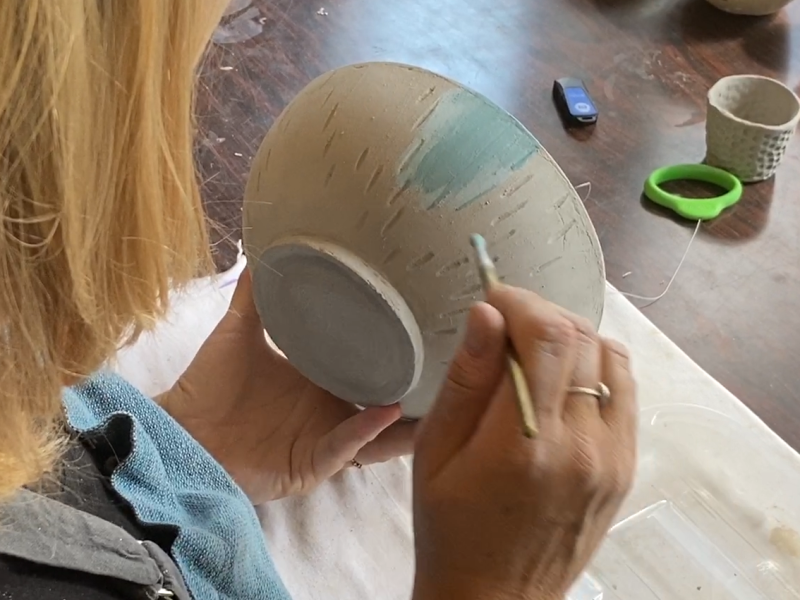 pot in klei beschilderen met stroke and coat