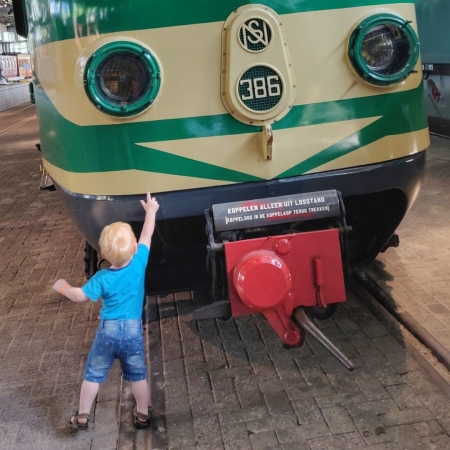 Spoorwegmuseum Utrecht met een peuter