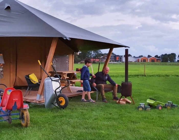 Barn tent FarmCamps met kinderen