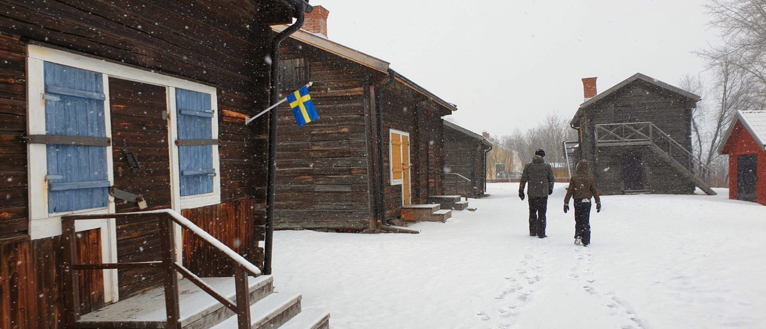 Wandelen in de sneeuw in Zweden met kinderen