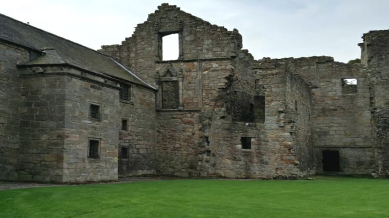 Aberdour Castle bezoeken met kinderen