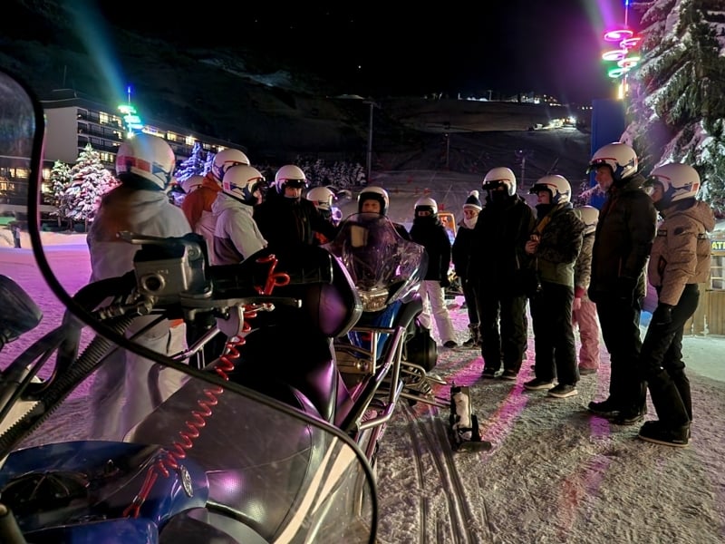 Activiteit sneeuwscooter tour Frankrijk met gezin