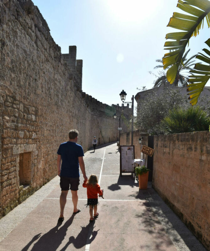 Alcúdia op Mallorca met kinderen: historisch vestingstadje en stadsmuren